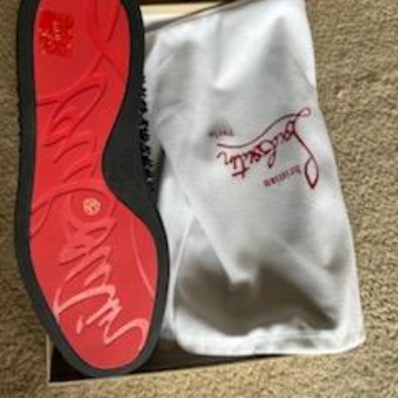 Red bottom - Picture 2 of 9